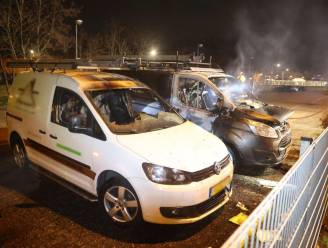Twee auto's gaan in vlammen op in Den Bosch, mogelijk brandstichting