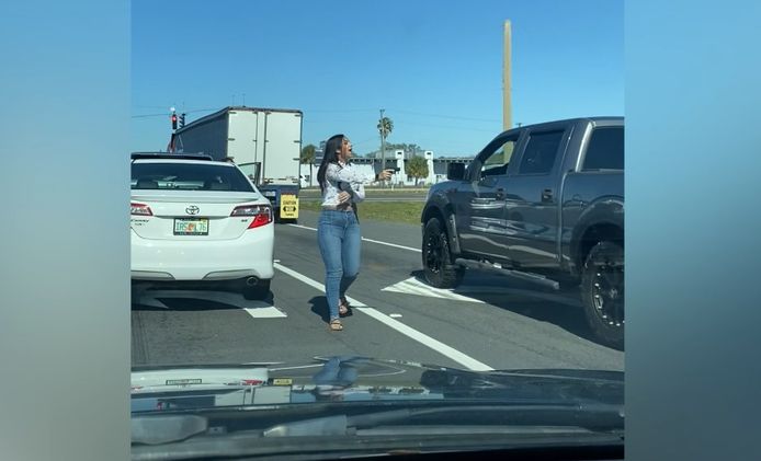 Ce 28 janvier, une femme en colère a pointé son arme sur un homme suite à un altercation routière à la sortie 246 de la I75, en Floride.