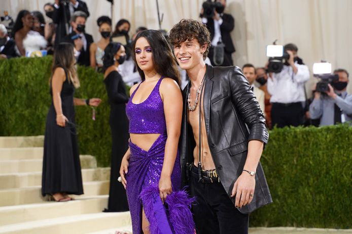 Camila Cabello en Shawn Mendes samen op het MET Gala in 2021.