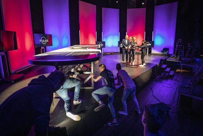 De Echo wordt in het Wilminktheater op het podium getild.