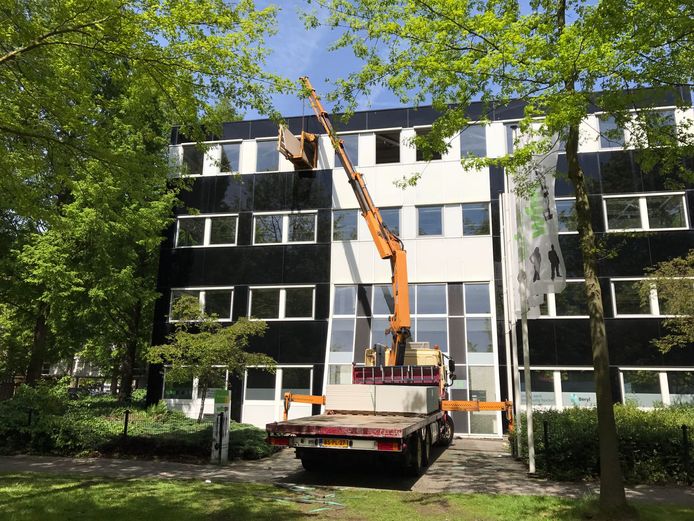 Vrijgekomen kantoren zijn in De Hoef omgebouwd tot woningen.