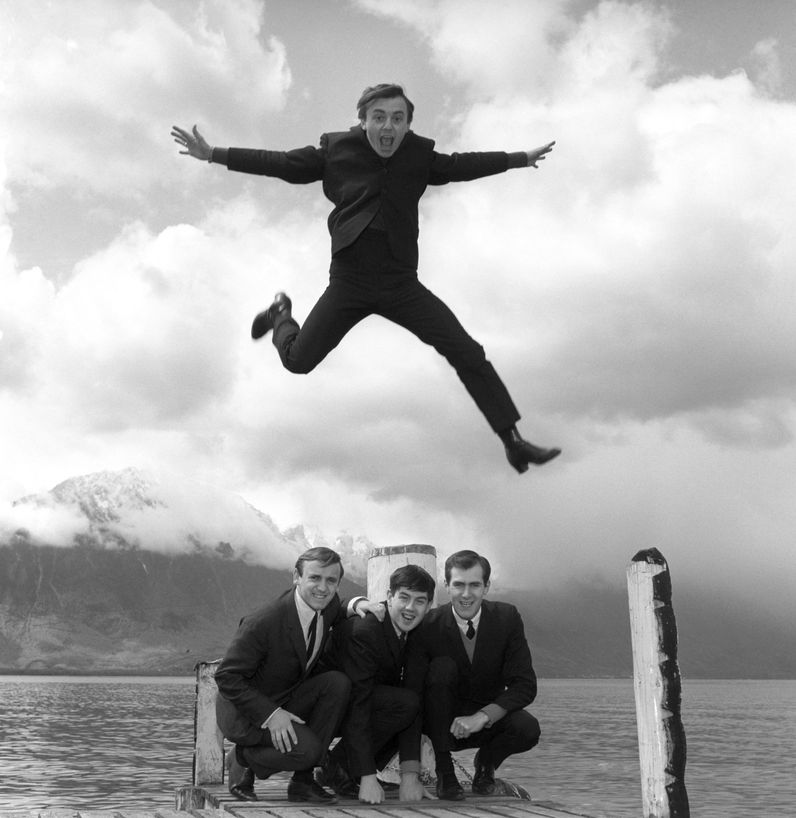 Gerry Marsden (boven) en zijn band, the Pacemakers. Beeld AP