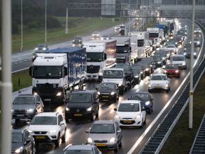 Twe ongelukken op snelweg A28, forse files tussen Amersfoort en Utrecht