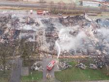 Verwoesting goed zichtbaar na grote brand in bedrijfsverzamelgebouw Almelo