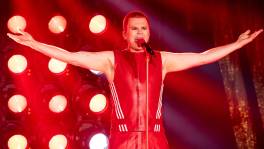 Red Sebastian met Strobe Lights