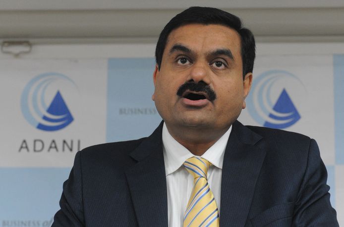De Indiase industrieel Gautam Adani (60) zou niet helemaal zuiver op de graat zijn.