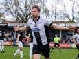 SVZW-speler Frank Smit juicht na een doelpunt in het competitieduel met Quick ‘20, eerder dit seizoen. De titel ging uiteindelijk naar de Oldenzalers. SVZW  hoopt via de nacompetitie te promoveren.