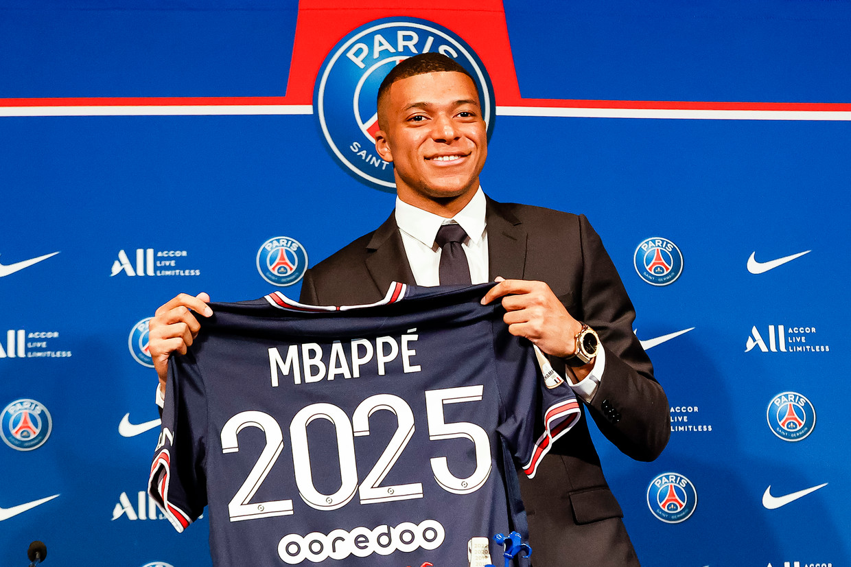 Eerder dit jaar liet Mbappé weten dat hij tot en met 2025 in Parijs blijft. Of is dat maar schijn? Beeld Getty Images