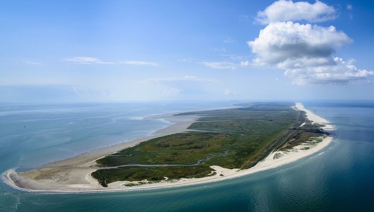 Terschelling, met links de Waddenzee en rechts de Noordzee. Beeld Siebe Zwart/HH