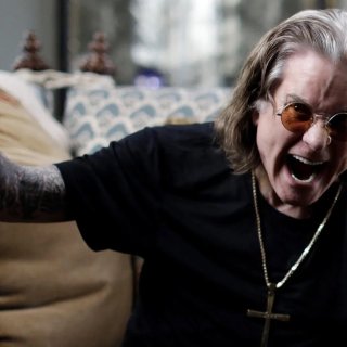 Ozzy Osbourne krijgt tweede leven als AI-avatar, en dat oogst meteen kritiek: ‘Maar hij stond er zelf achter’