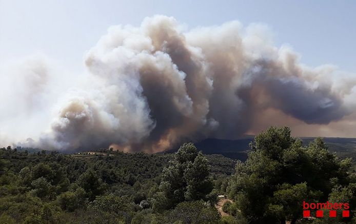 Een foto van de brand die door de Catalaanse brandweer werd vrijgegeven.