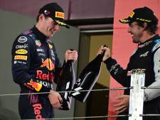 Oppermachtige Hamilton wint in Qatar en hijgt Verstappen in de nek, titelstrijd naar kookpunt