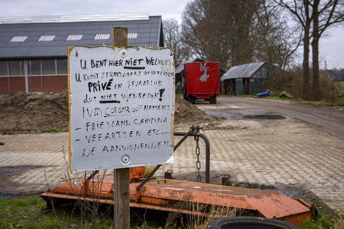 De Zutphense boer Hans van S. is veroordeeld tot een werkstraf van 240 uur voor het bedreigen van wandelaars en fietsers. Hij wilde niet dat wandelaars en fietsers gebruikmaakten van zijn erf.