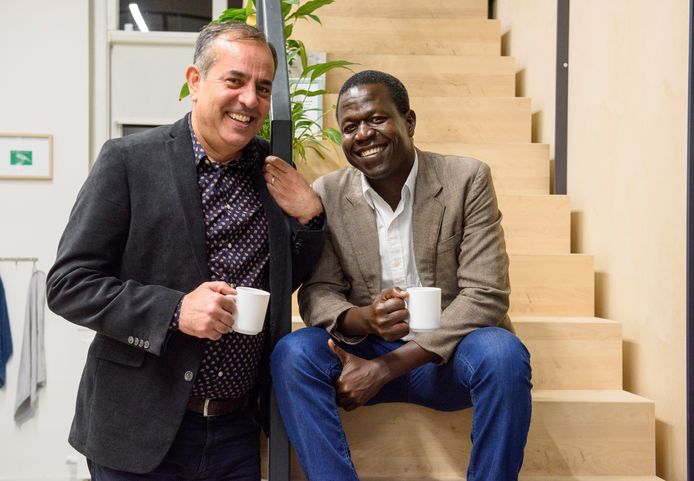 Qader Shafiq uit Nijmegen (l) en William Amanzuru uit Oeganda: ,,Het allerbelangrijkste aspect is rust voor de activisten."