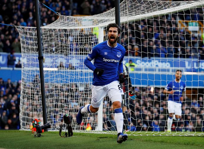 André Gomes juicht na een goal namens Everton tegen Wolverhampton Wanderers op 2 februari 2019.