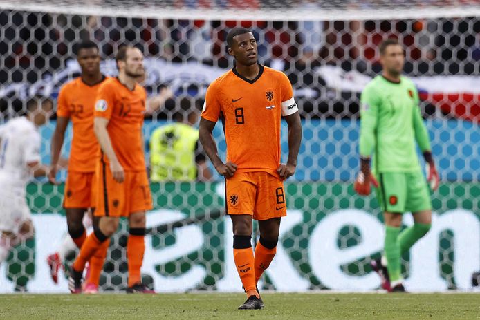 De teleurstelling is groot bij de spelers van Oranje, onder wie aanvoerder Georginio Wijnaldum.