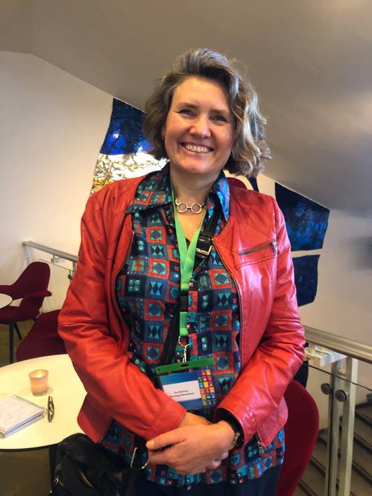 Elly Rijnierse is actief rond de energietransitie in de wijk  Mariahoeve in Den Haag; hier op de duurzaamheidsmarkt in het Parktheater in Eindhoven.