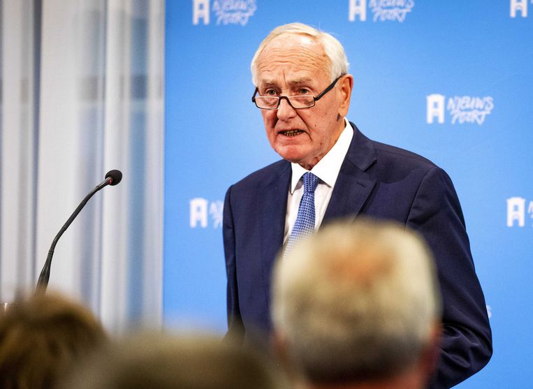 Commissievoorzitter Johan Remkes presenteerde woensdag in Nieuwspoort de aanbevelingen hoe op korte termijn om te gaan met de stikstofproblematiek in Nederland. Beeld ANP