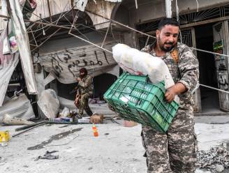 Syrische rebellen plunderen Afrin leeg: "Tienduizenden vluchtelingen zijn de wanhoop nabij"