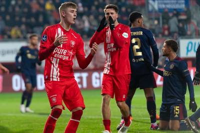 FC Twente-trainer Ron Jans na bekeruitschakeling tegen Ajax: ‘De gelukkigste heeft vandaag gewonnen’