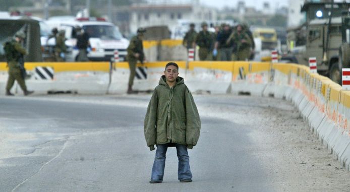 De Palestijnse jongen Hussam Abdo, die in 2004 met een bomvest aan het Hawara-checkpoint in de buurt van de stad Nablus benaderde. De bom kon onschadelijk gemaakt worden.