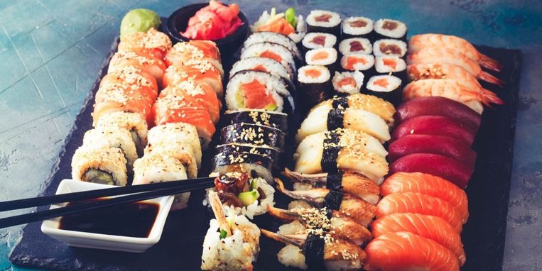 overhemd Weg huis Vervloekt Sushi eten? Deze 3 drankjes smaken er volgens experts het best bij