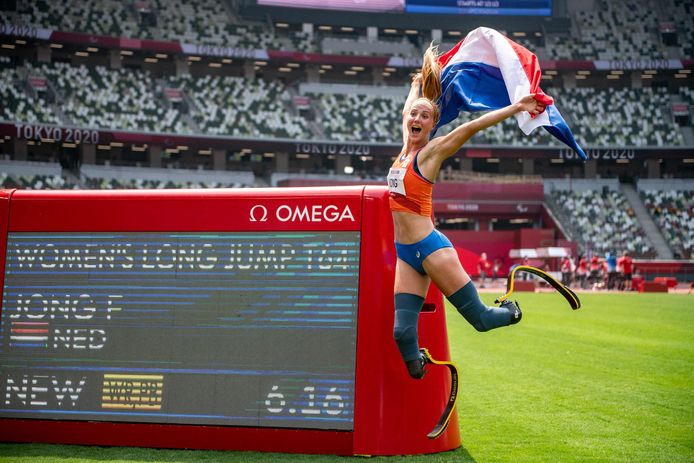 Fleur Jong is uitzinnig na haar wereldrecord en gouden medaille.