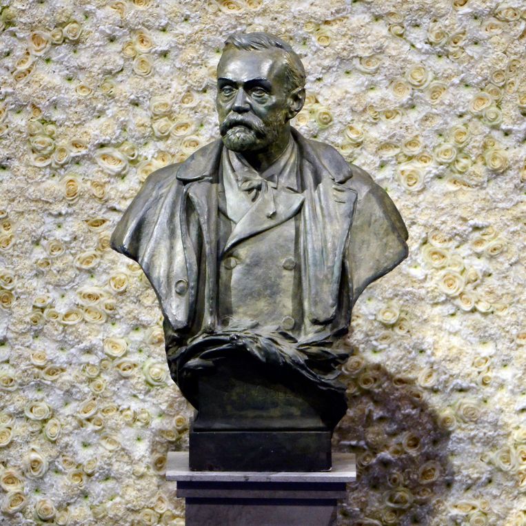Een standbeeld van Alfred Nobel. Beeld EPA