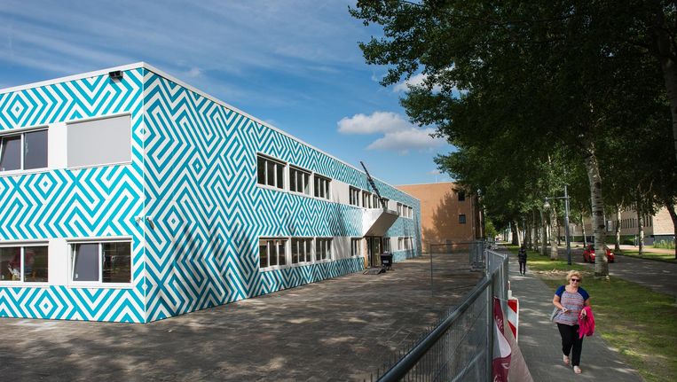 Het Cornelius Haga Lyceum, de nieuwe islamitische school, heeft een pand aan de Naritaweg in Nieuw-West gekregen, maar vindt dat niet geschikt. Beeld Mats van Soolingen