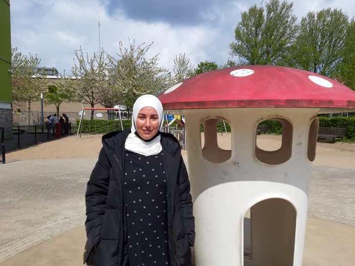 Zeynep Özdemir wil graag een huis zonder vocht en schimmel, maar wil haar buurvrouw niet missen straks in Den Haag Zuidwest.