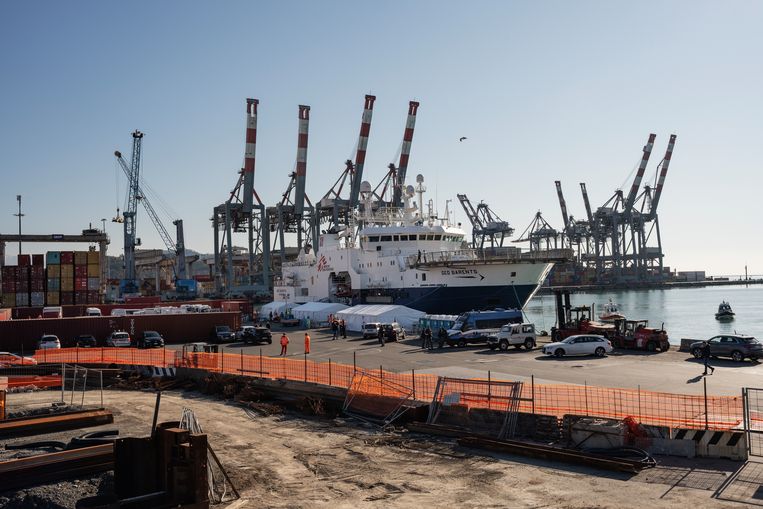 De Geo Barents in de noordelijke havenstad La Spezia. Beeld  Giulio Piscitelli voor de Volkskant