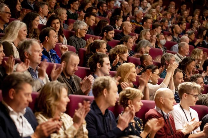 Archiefbeeld. Een Fieldlab-testevent in Den Haag. Vanaf 30 juni zijn in Nederland evenementen toegestaan waar een capaciteit van 100 procent mogelijk is en waar bezoekers geen afstand van 1,5 meter hoeven aan te houden. Bezoekers moeten zich laten testen of een vaccinatiebewijs hebben.