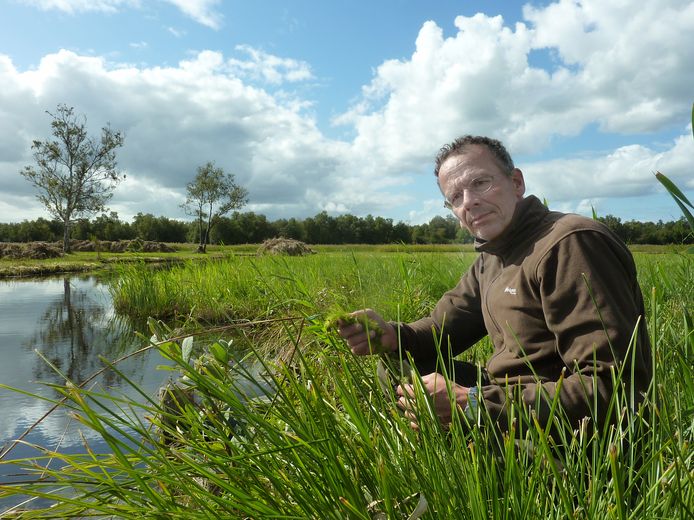 Gebiedsmanager Dirk Kunst van Natuurmonumenten in de Nieuwkoopse Plassen.