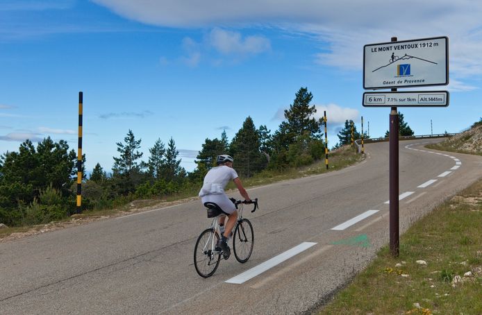 De Mont Ventoux vormt voor veel fietsers de ultieme uitdaging.