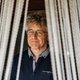 Machtsmisbruik Jan Fabre: hoe kunnen vernederende en intimiderende rituelen zo lang blijven bestaan?