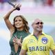 J.Lo en Pitbull trappen WK af met 'We Are One'