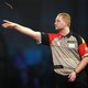 Michael van Gerwen is voor de tiende keer op rij te sterk voor Dimitri Van den Bergh