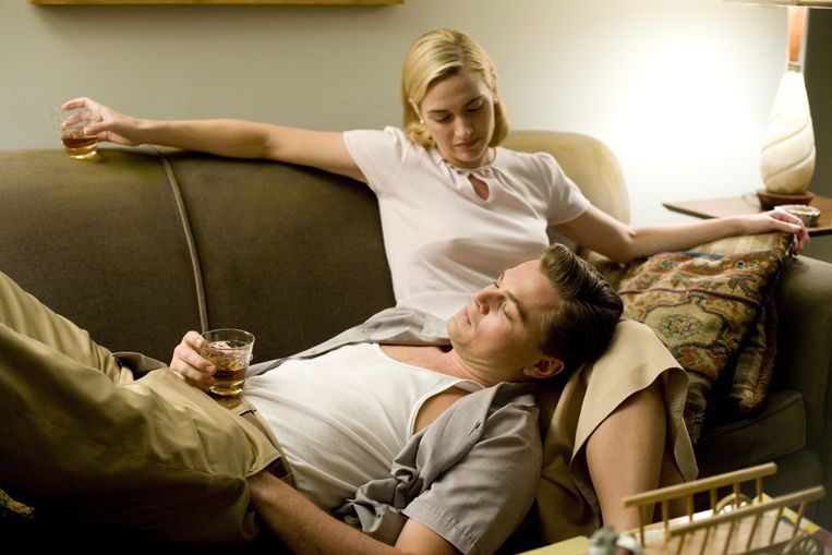 Kate Winslet en Leonardo DiCaprio als het uitgebluste echtpaar Wheeler in de speelfilm 'Revolutionary Road'. Beeld 