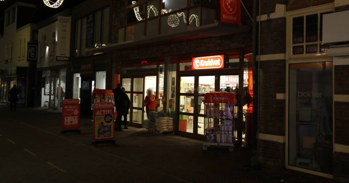 Gewapende overval bij Kruidvat Boxmeer, politie op zoek naar jonge