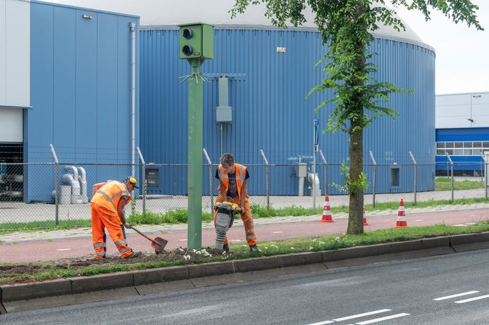 De nieuwe flitspaal op de Lorentzstraat werd op 5 juli van dit jaar geplaatst. Vanaf donderdag staat de flitspaal aan.