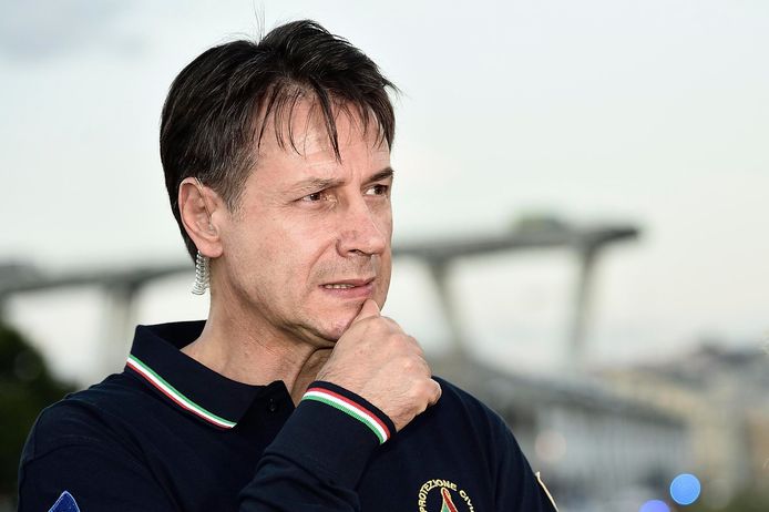 Premier Giuseppe Conte bij de rampplek.