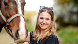 Lina L'heureux (26) uit Kampenhout - pittige paardentrainster