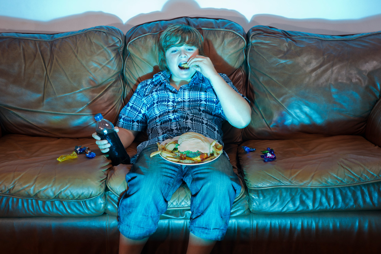 Eva Bronsveld , pedagoog: ‘Een avondje eten voor tv? Eens vol­mondig ‘ja’ zeggen, is geen toegeven.’ 
 Beeld Getty Images