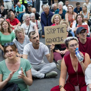 Laat de Volkskrant zich onderscheiden door een golf van veront­waardiging en protest