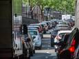 File in Rotterdam. Het verkeer loopt op veel plekken in de stad regelmatig vast, het aantal ongevallen stijgt en de lucht is op veel plekken niet schoon genoeg.