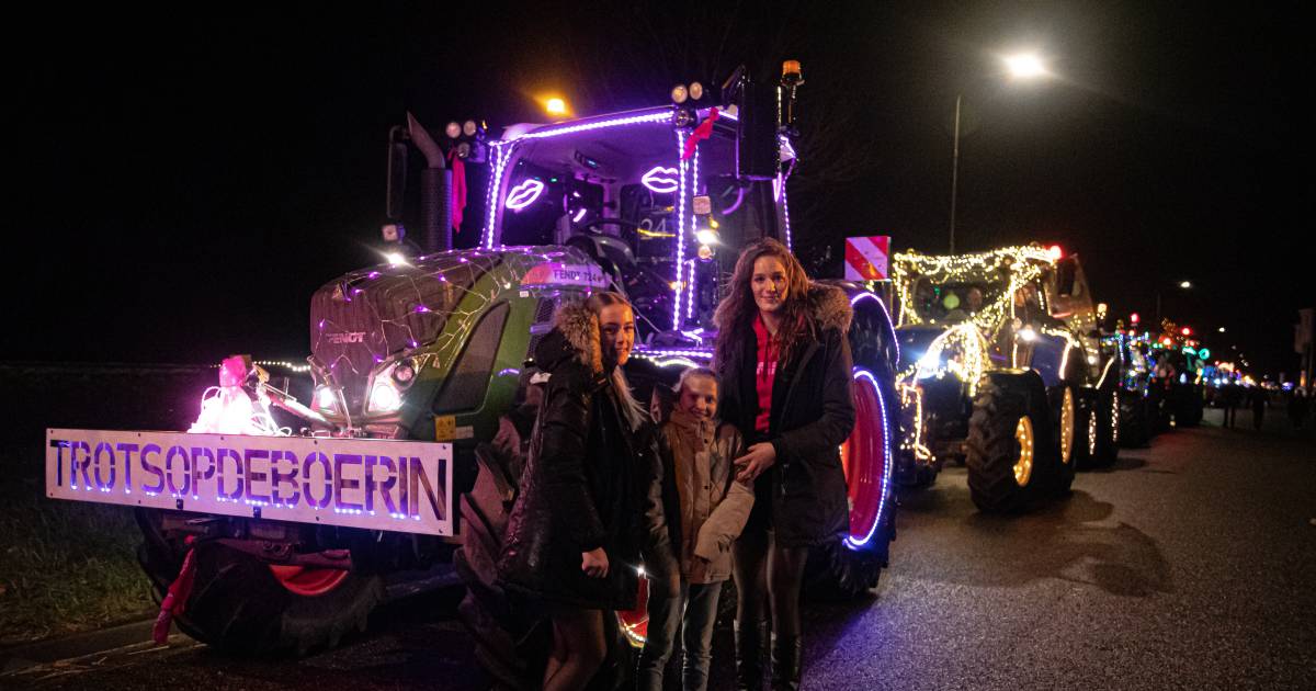 Parade met zeventig verlichte tractoren die van Axel naar Hulst rijdt, ‘is vanaf de maan te zien’