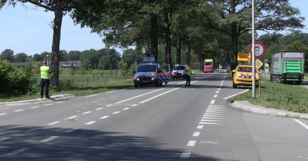Gewonde bij ongeluk met scootmobiel en vrachtwagen in Winterswijk.