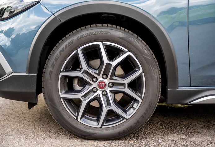 Standard on the Tipo Cross: 17-inch 'Diamond Cut' alloy wheels