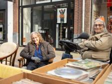 Jacqueline en Brian verkopen 6400 singles op Zwolse vrijmarkt: 'Verzameling liep uit de hand'