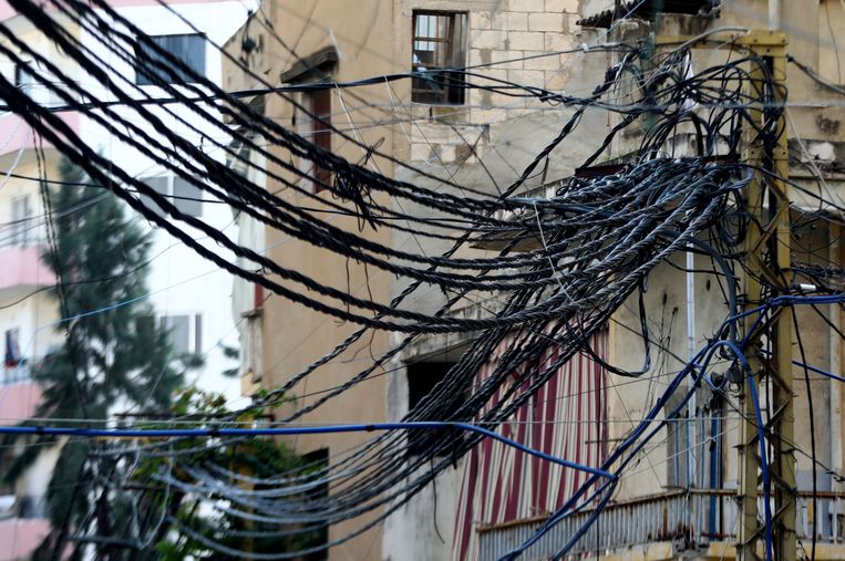 Kabel listrik dari generator di ibu kota Lebanon, Beirut.  Gambar AFP